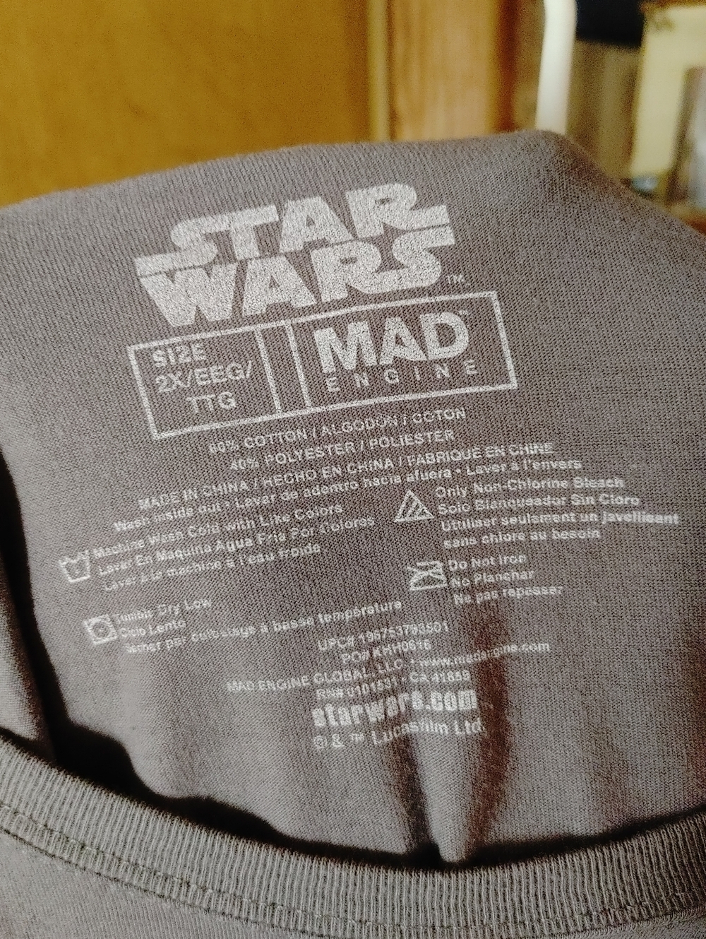 Star Wars Gray Tee with Pink Flowers and Green Grogu - Picture 4 of 6